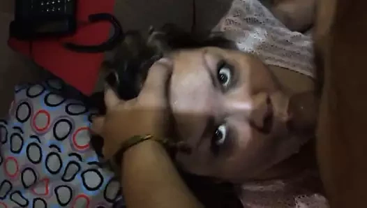 İri güzel kadın emiyor