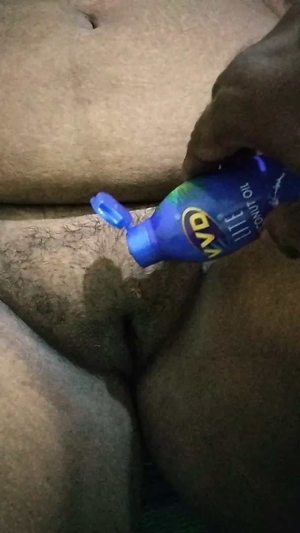 Gecelik çıkarma ve ıslak külot ve sıcak bacak masajı ile göğüsler emme