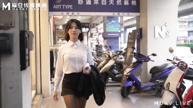 MD-0258 Footjob et çubuklarını seven ahlaksız bir ast