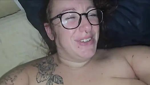 Jimbob ve Jade sikişiyor ve ıslak sakso çekiyor ve yüzüne boşalıyor