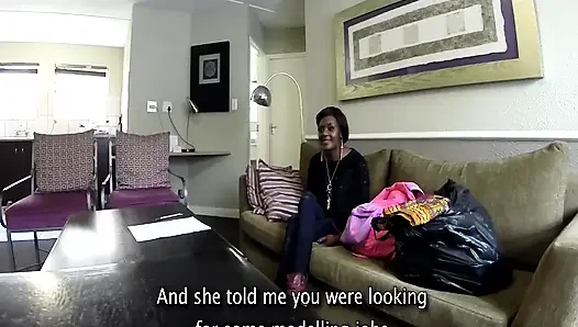 Parkta karşılaştığım sadık zenci orta yaşlı seksi kadın... Yarağımı içine park etmek için benimle eve geldi