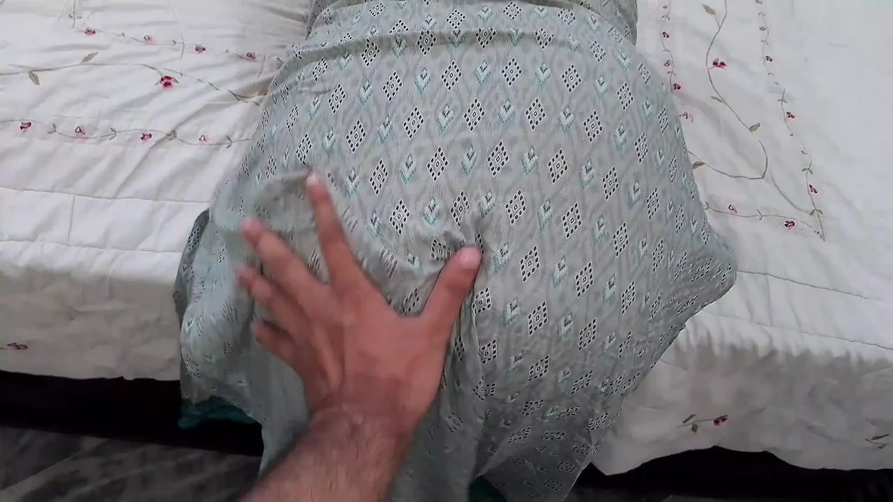 Indian husband and housewife sex video - new Indian hot couple