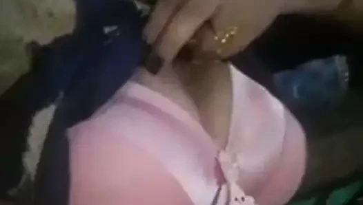 desi teyze kayıt göğüsler &amp; kıllı KEDİ için sevgilisi