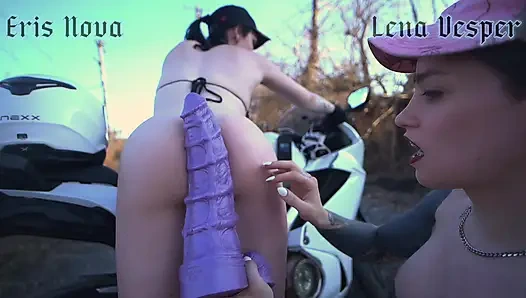 Motorcu trans kızlar birbirlerinin deliklerini mahvediyor