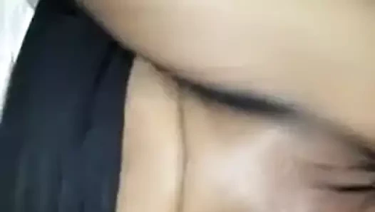 Olgun siyah külotlu çoraptan sikişiyor (kopmadan)