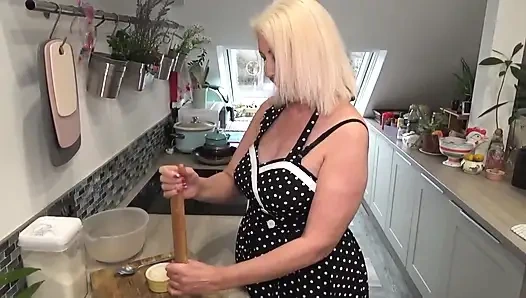 Bayan Moon ve yuvarlanan pin