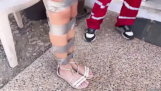 Canı sıkılan 18 yaşındaki kız seksi tamirci esareti istiyor (bölüm 1/2)