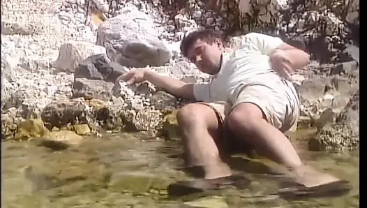 Loira milf fodida por seu namorado na floresta