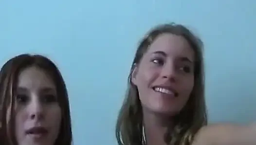 Almanya'dan iki sevimli amatör genç kız birbirleriyle oynamak için burada