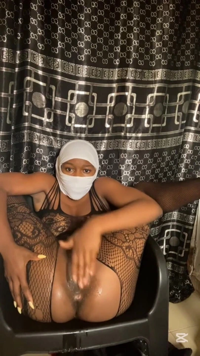 Herkes beni daha fazlasını istemeye neden olan kremsi amcığını selamlıyor | Klip 1