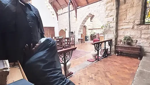 Merakın tadı Rahibe rahibenin yarağını emiyor