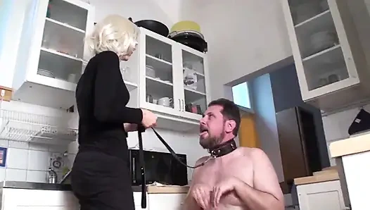 O onun küçük evcil hayvanı