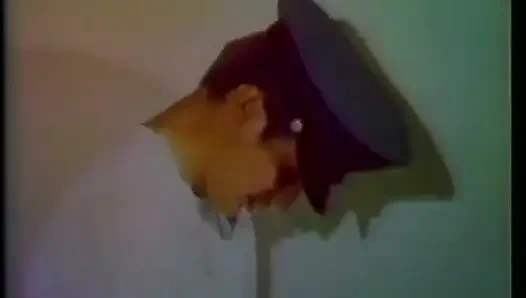 Erkek aşıklar masada birbirlerini sikiyor