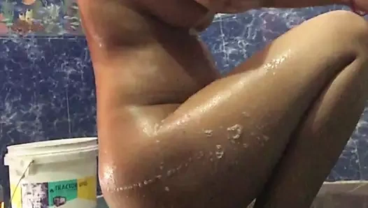 Dever ne yenge banyom lagaya kamera