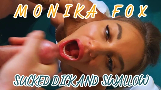 Monika Fox yarak emiyor ve tüm dölleri yutuyor