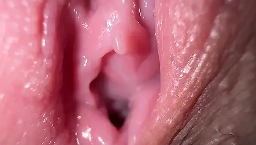 Yakın çekim geniş amcık yayma ve edepsiz konuşma, seksi mia seninle boşalmak istiyor