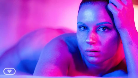 Zaman yolcusu kız onu sikmek istiyor - sanal gerçek porno