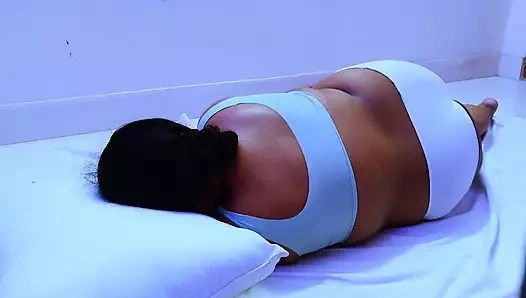 Bakış açısı: Yeni üvey babam için ateşli gece yatağı videom - Hintli zengin aile