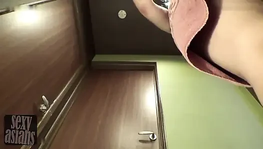 Karşı konulmaz kıvrımlı ve nadir bir özel karşılaşmada mükemmel cuddly vücutlu sansürsüz G Cup Law öğrenci kızı