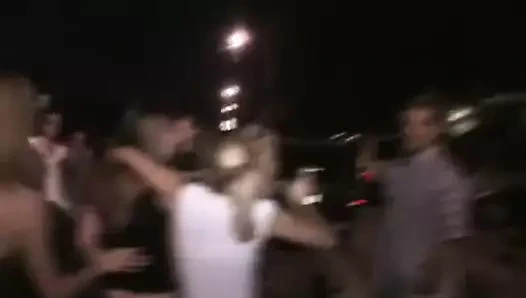 Üniversiteli genç kız yarak emiyor