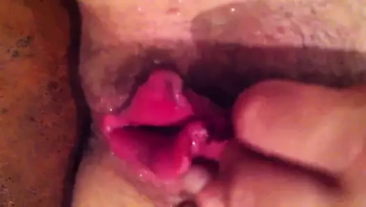 Amcığıma dokunuyorum