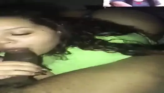 Irklararası bakış açısı kalın latin iri güzel kadın koca zenci yarağını emiyor