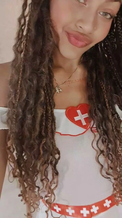 Kıyafeti seç, havayı belirle, senin için çekeceğim. Özel video için bana mesaj at