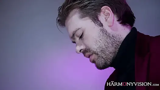 Erotik esmer yarağa biniyor