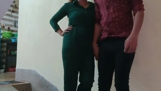 Kız ofise geldikten sonra kıdemlisiyle ne yapıyor?