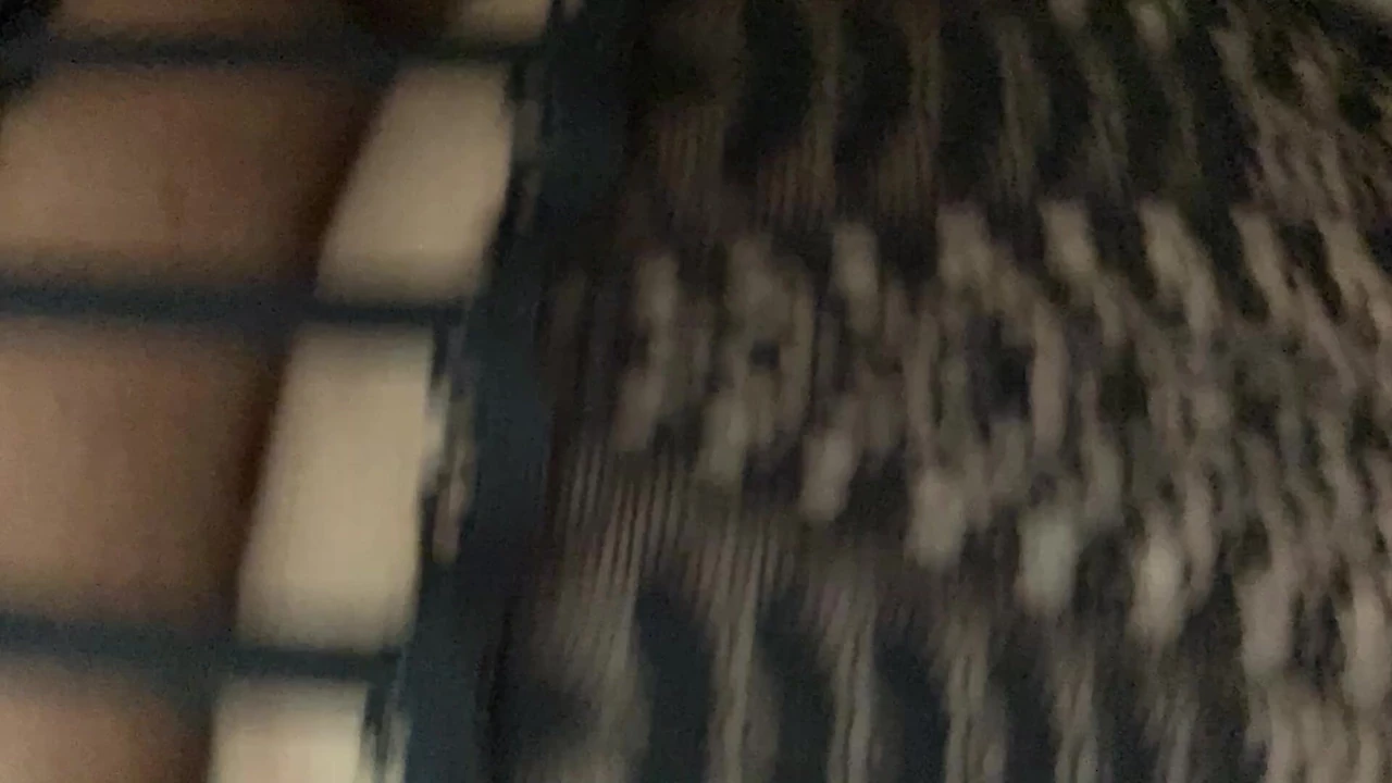Kocam genç sevgilim tarafından ilk kez sikiliyor