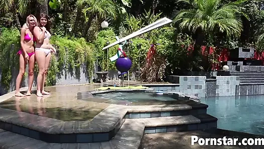 Muhteşem Jorden Kennedy ve Natasha Voya göt yalıyor ve aç amcıkları yalıyor