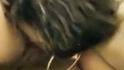 Bana masturbasyon yaptı ve arkadaşım sonunda bana yardım etti.