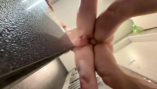 Evli kadın duşta dölle doldurulurken sert fışkırtıyor