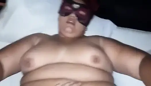 Kocam benimle seks yapmak için arkadaşını işten getiriyor