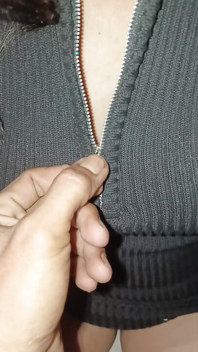 Seksi bir hizmetçiyle sikişiyor