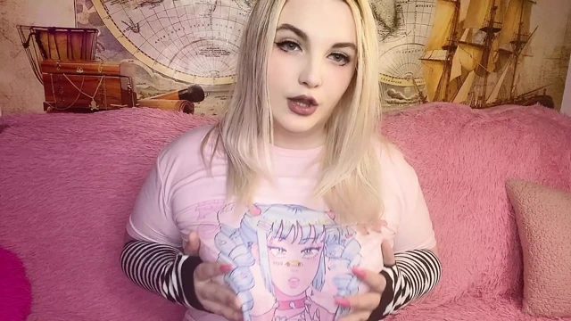 Sarışın güzel tam hizmet yapıyor. Yarağını hazırla!