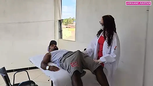 Ofisimde çok ateşli görünen yaraklı bir adam aldım...