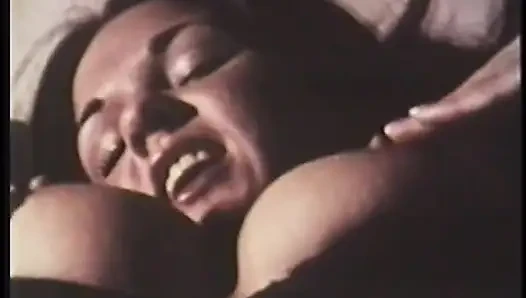 Çıplak retro güzelliklerin koleksiyonunu izlemenin tadını çıkarın