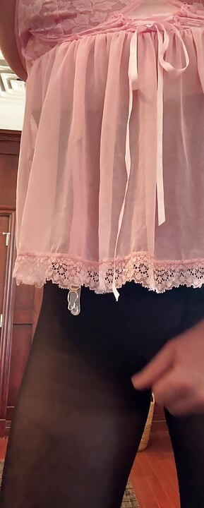 Üvey kızlarının iç çamaşırları ve taytlarıyla mastürbasyon yapıyor