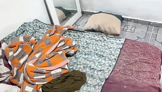 Üvey annemi aldatirken yakaladım ve sonunda onunla seks yaptım.