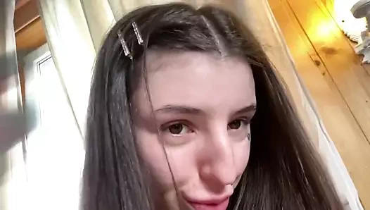 Parmağımı em, memelerimi ve ağzımı becermeni istiyorum