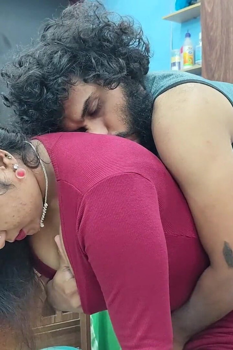 Göt öpücüğü ve kalça yalama ile ateşli romantizm