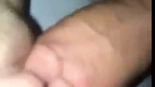 Timide et etroite, elle jouit sous les coups de bite