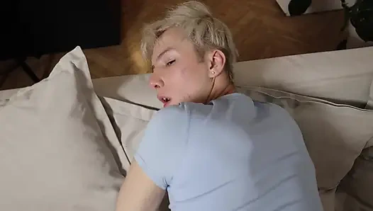 Üvey Baba Farklı Pozisyonlarda Sevimli Bir Twink Ile Sevişiyor Ve Deliğe Boşalıyor