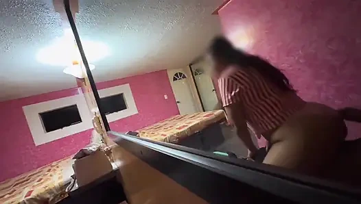 Üvey anne üvey oğluna inliyor