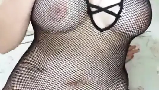 Ateşli komşu bana video gönderiyor