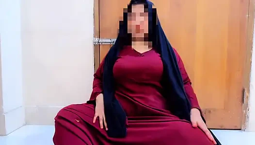 Kalın göt ve büyük memeli ateşli Arap Müslüman güzel arkadaşının karısı kocasının arkadaşından seks istiyor