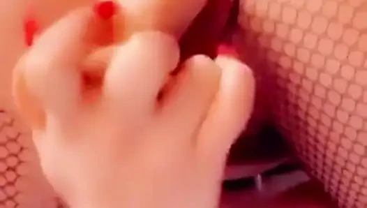 Kırbaç amcık götte dildo parmaklıyor