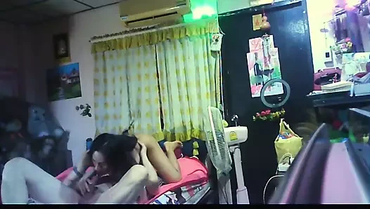 Aktif Asya ladyboy sikme ve boşalmak üzerinde bir pis müşteri içinde cebu