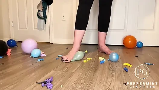 Patlayacak mı!? Dev ayaklar ve balonlar yalınayak, sandalet, minibüsleri yok etmek